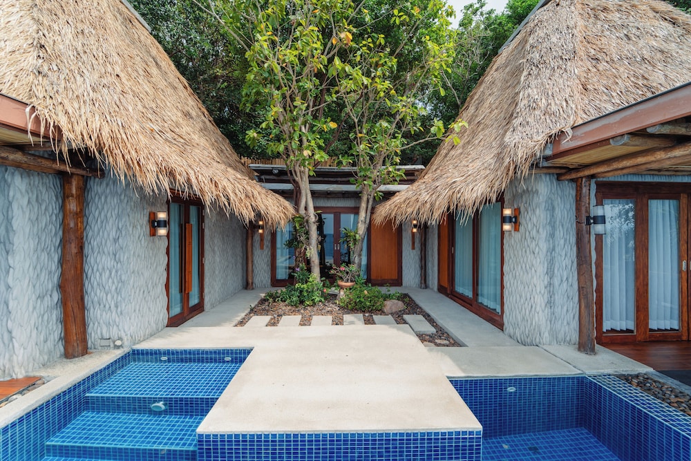 Villa 8 photo 2