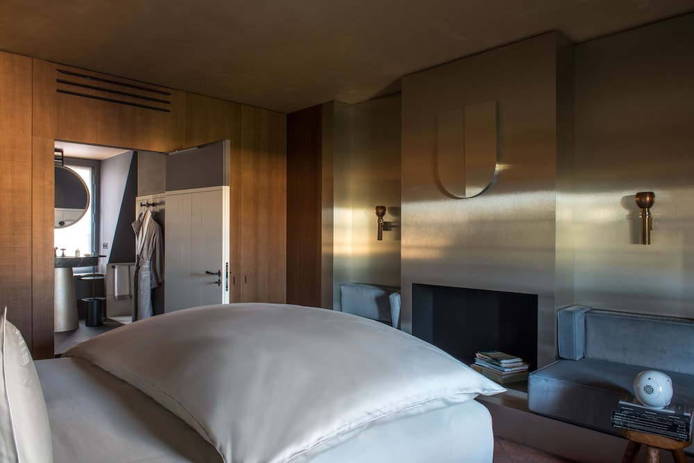 Chambre Deluxe, 1 très grand lit, accès piscine, vue jardin