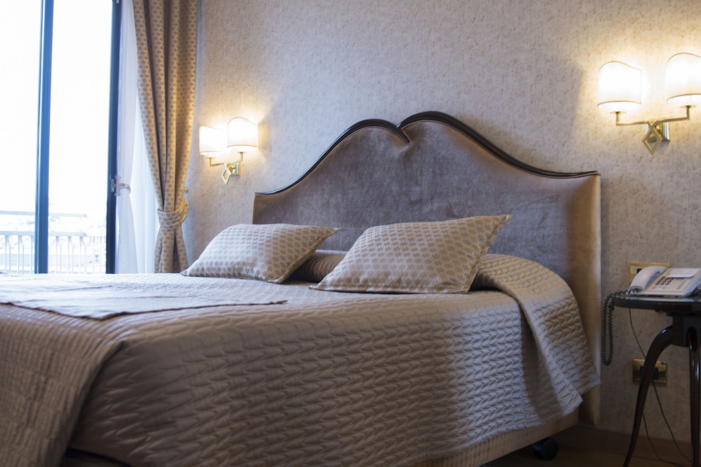 Double or Twin Room - Photo 17