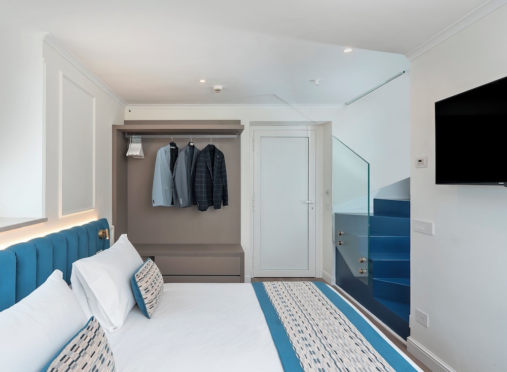 Duplex, Partial Sea View