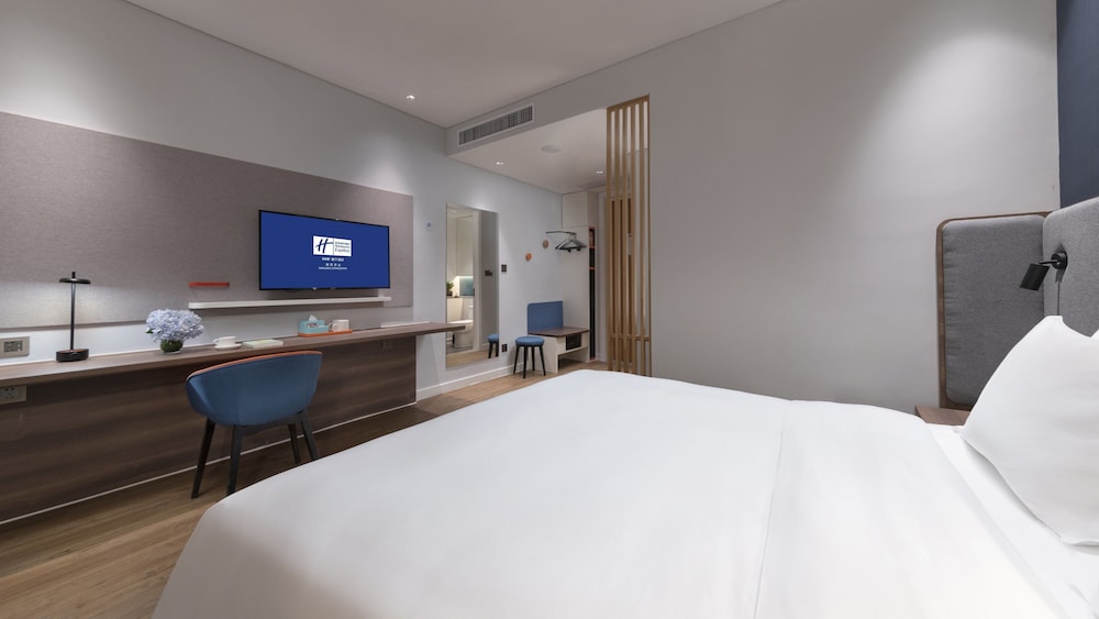 Standard Room, 1 King Bed (Extra Floor Space) - Photo 3