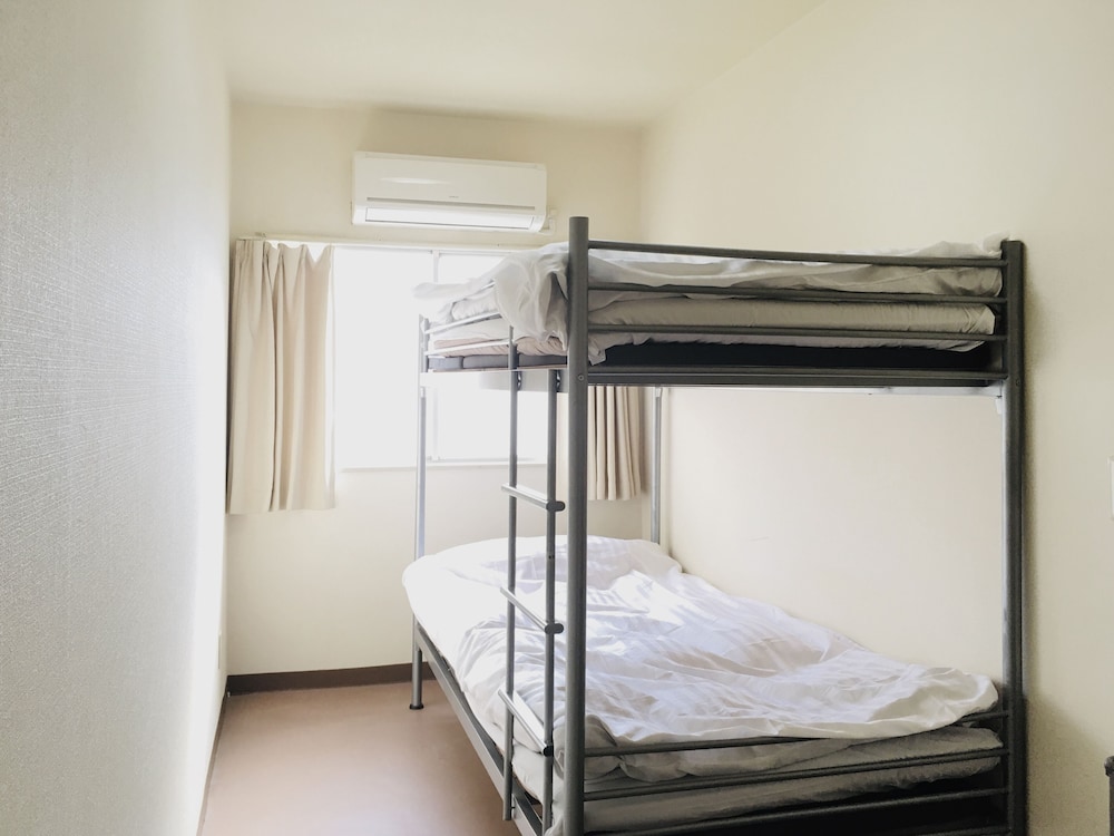Twin Room, Bunk Bed, Shared Bathroom photo 1