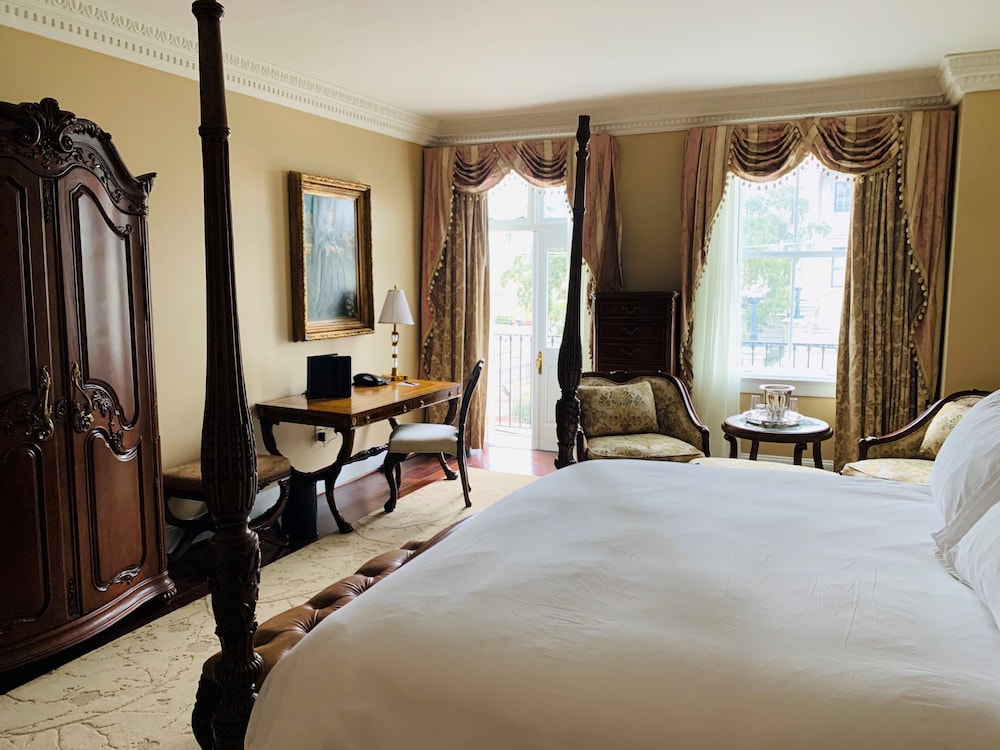 Suite, 1 King Bed, Corner