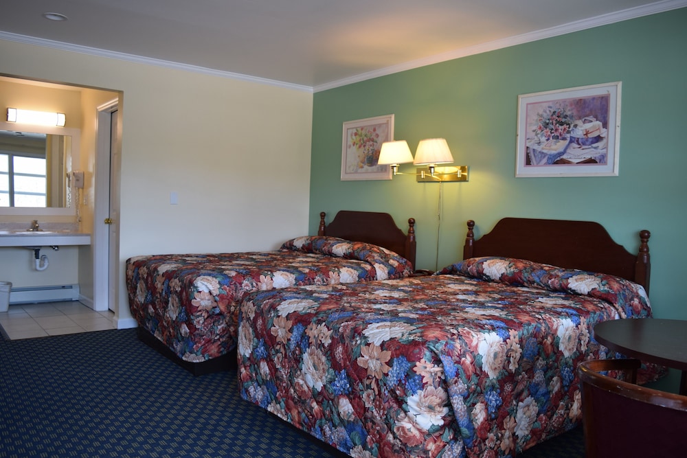 Classic Double Room, 2 Double Beds, Pool View photo 1