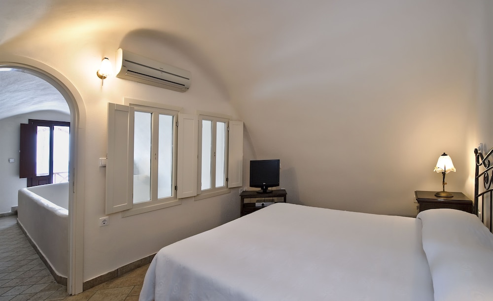 Two Bedroom Maisonette with Caldera View - Photo 4