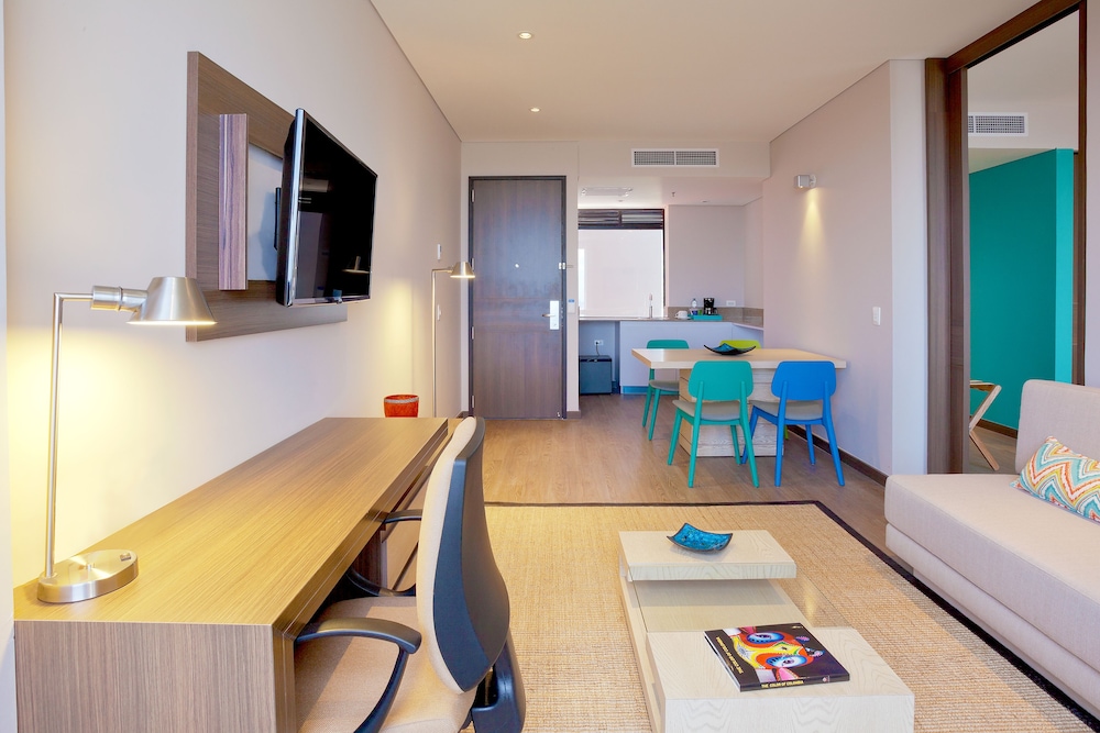 Suite, 1 King Bed