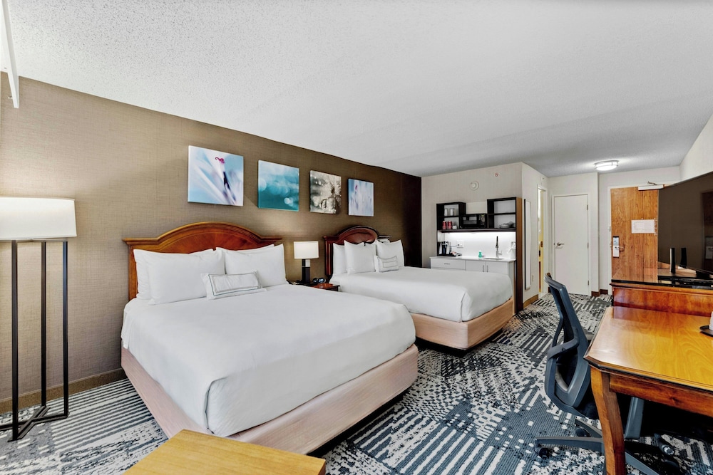 Studio Suite, 2 Queen Beds, Kitchenette (Hearing Accessible)