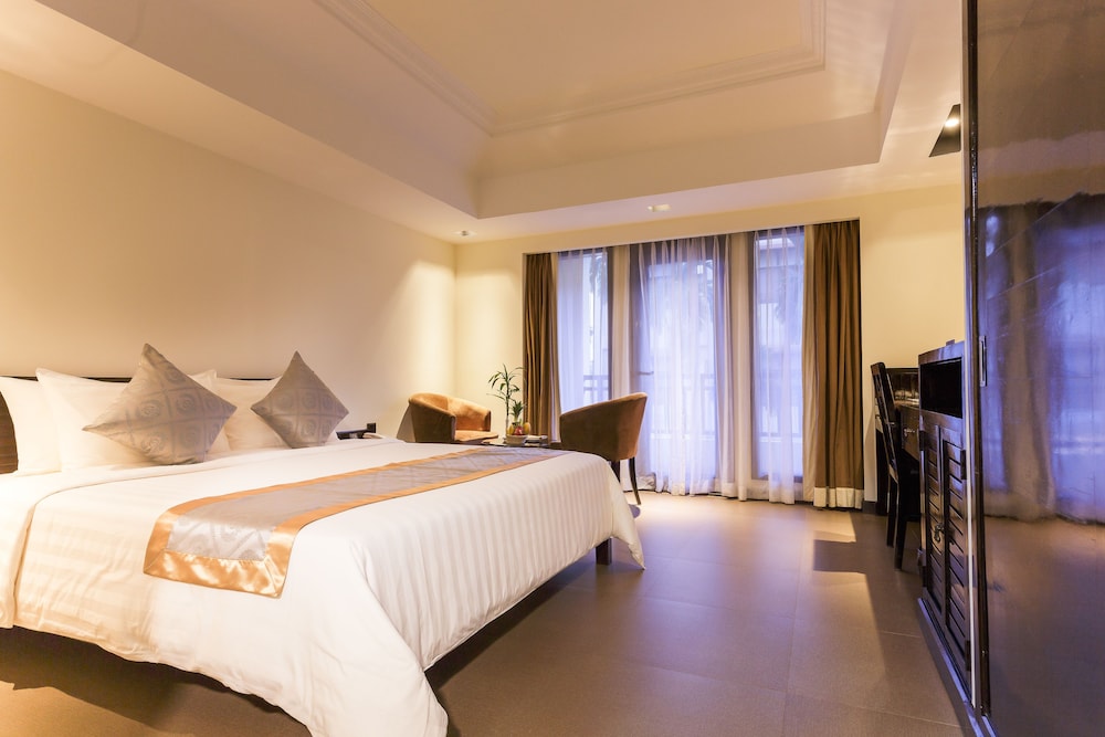 Deluxe Double Room - Photo 9