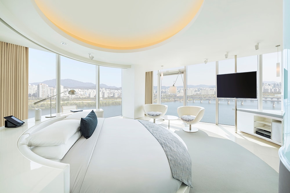 Junior Suite, River View, Corner