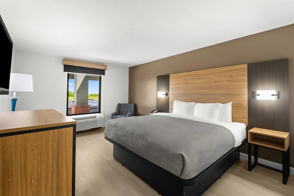 Room, 1 King Bed, Accessible, Non Smoking - Photo 1