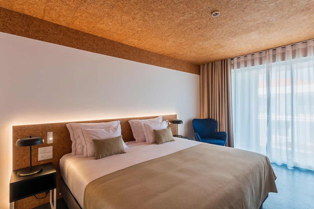 Double Room (King Bed) - Photo 1