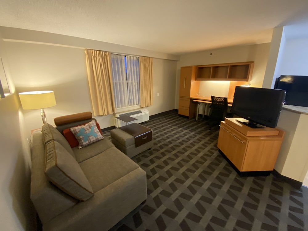 Suite, 1 Queen Bedroom, Non Smoking - Photo 8
