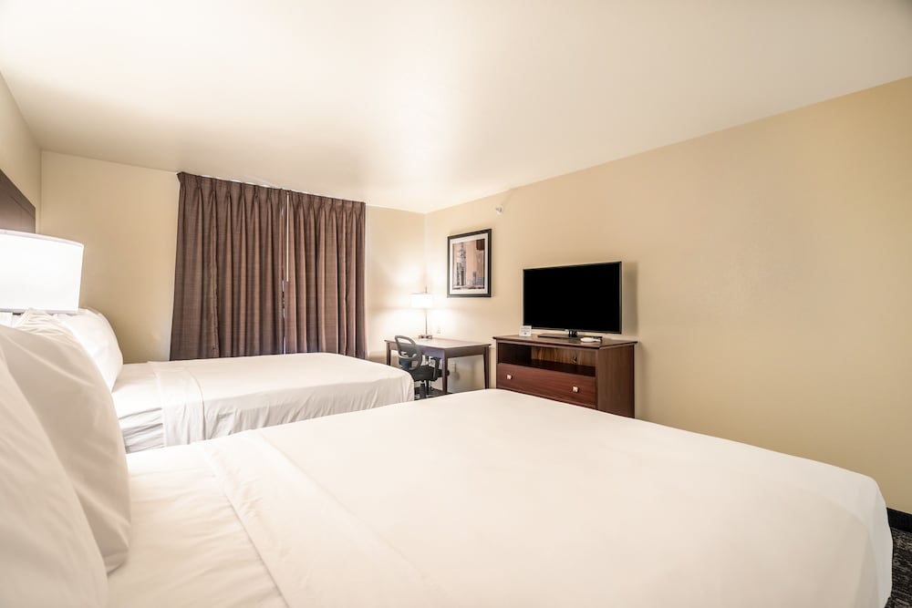 Room, 2 Queen Beds, Audible/Visual Adapted, Non Smoking - Photo 3