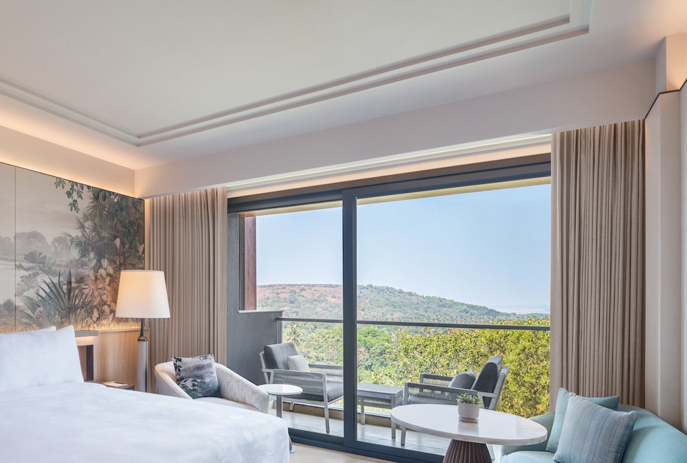 Luxury Room, 1 King Bed, Balcony (View) - Photo 4