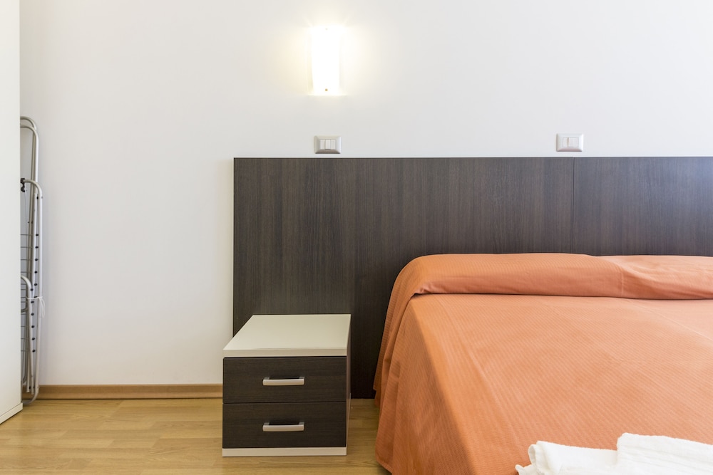 Traditional Apartment, 2 Twin Beds - Photo 5