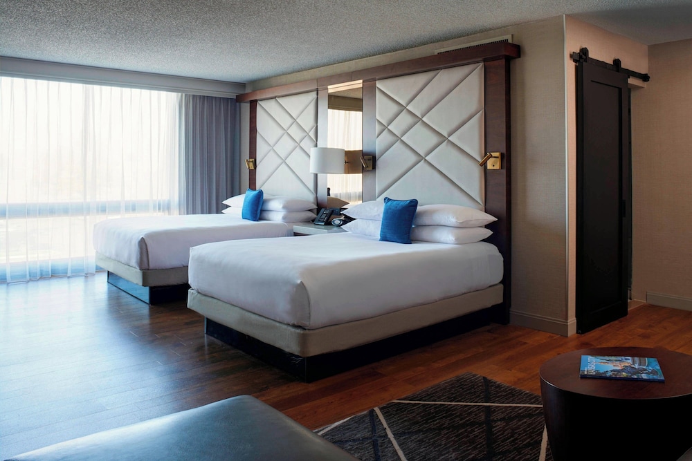 Club Room, 2 Queen Beds - Photo 1