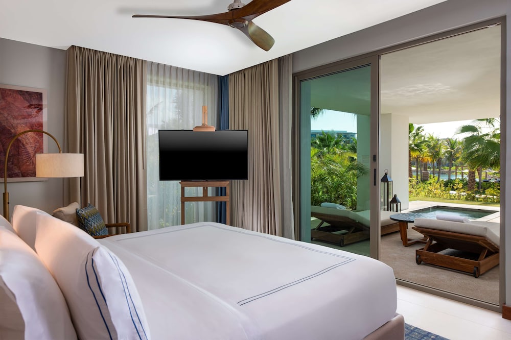 Suite, 1 King Bed, Private Pool, Partial Ocean View
