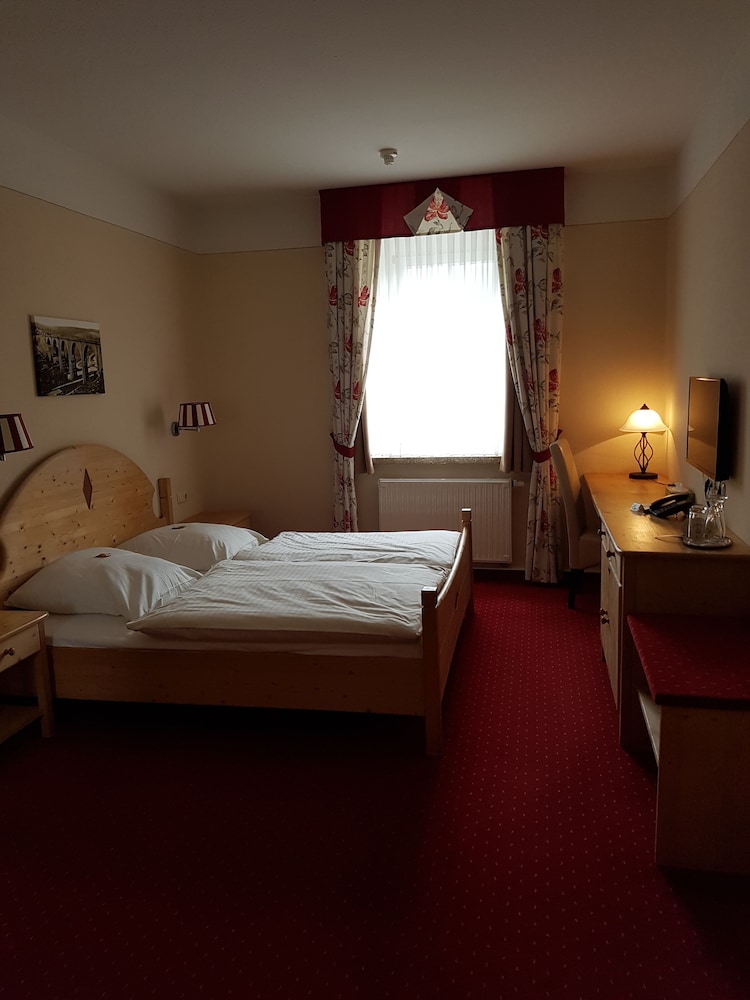 Economy Double Room Single Use photo 2