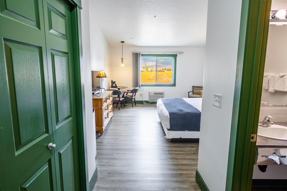 Standard Room, 1 King Bed photo 1