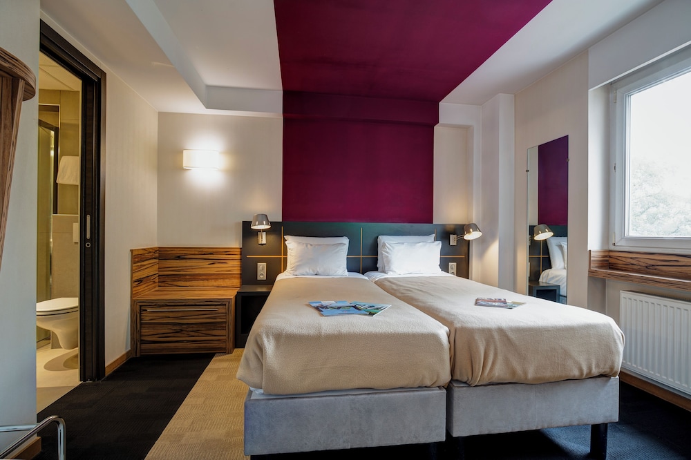 Standard Room, 2 Twin Beds - Photo 1