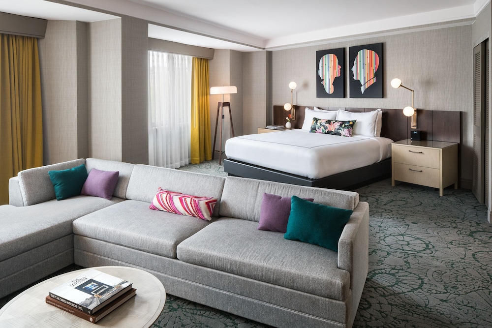 Studio Suite, City View