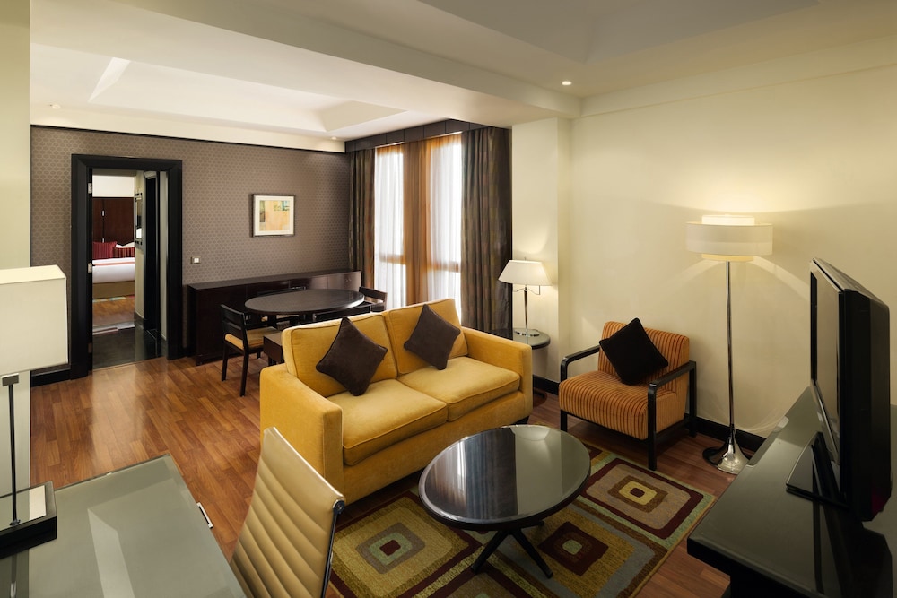 Junior Suite, 1 King Bed, Club Lounge Access