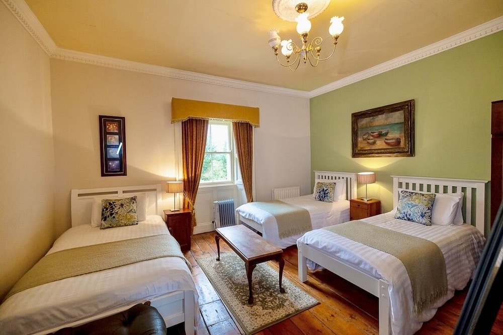 Economy Triple Room, Multiple Beds