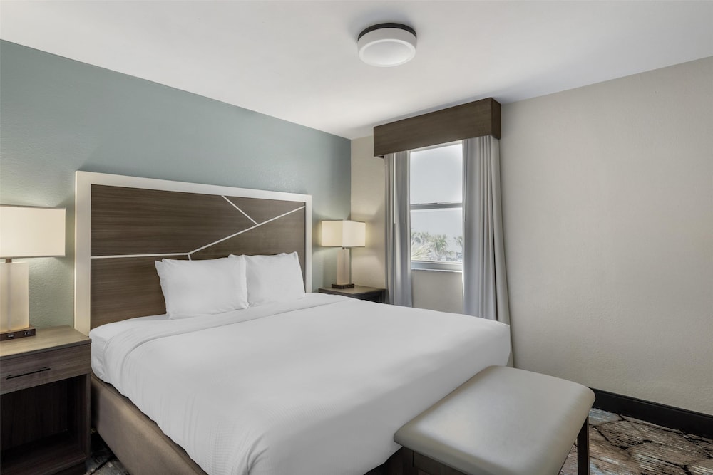 Suite, 1 King Bed, Refrigerator & Microwave, Partial Ocean View (with Sofabed)