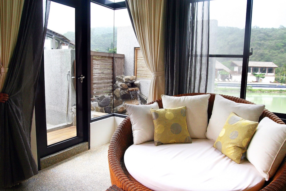 Honeymoon Villa, Lake View photo 2