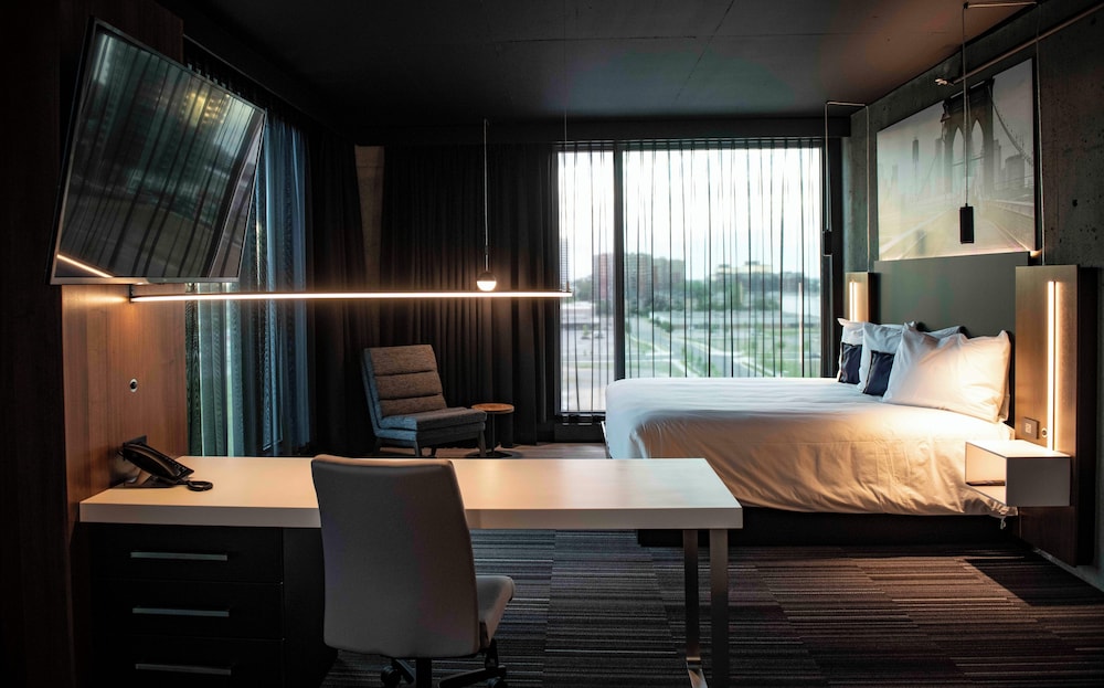 Superior Suite, Queen - Photo 1
