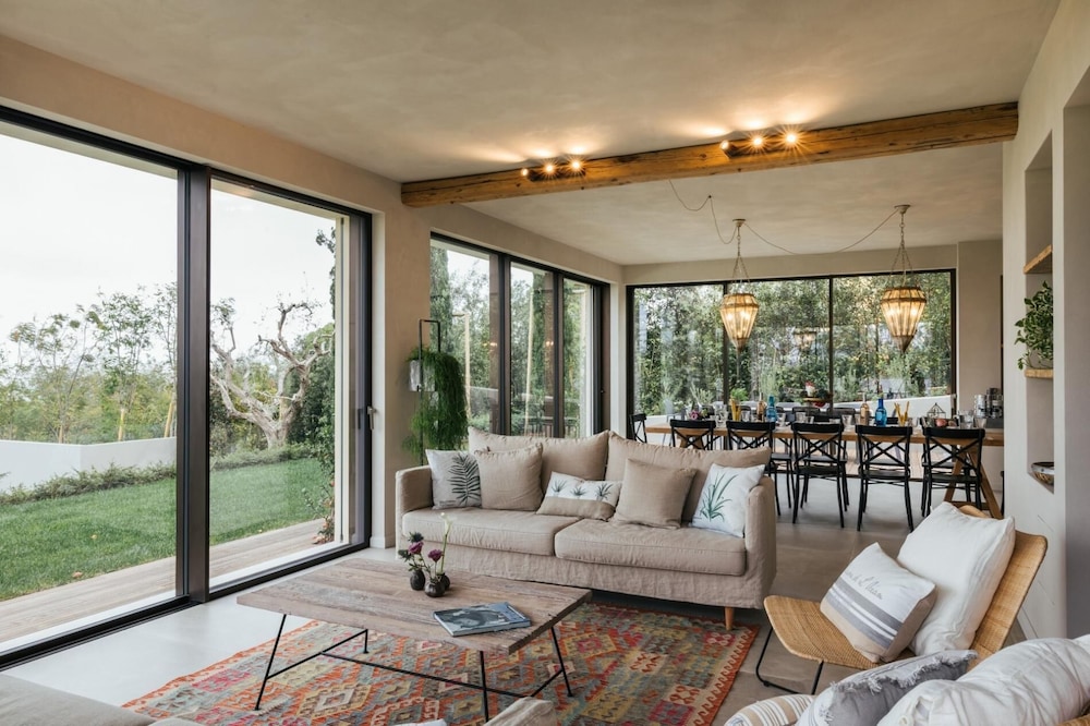 Villa (6 Bedrooms)