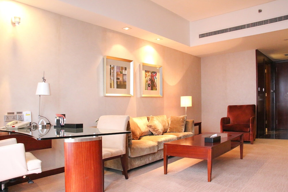 Suite, 1 Bedroom - Photo 2