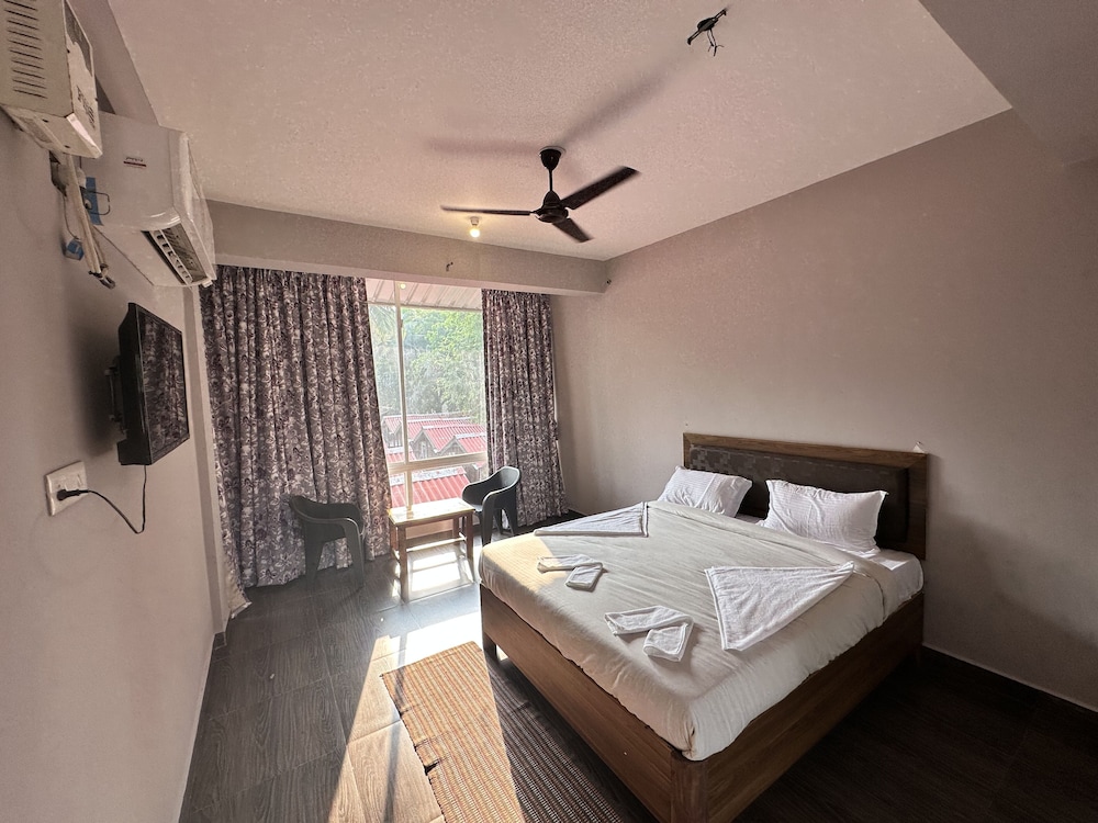 Deluxe Room - Photo 10