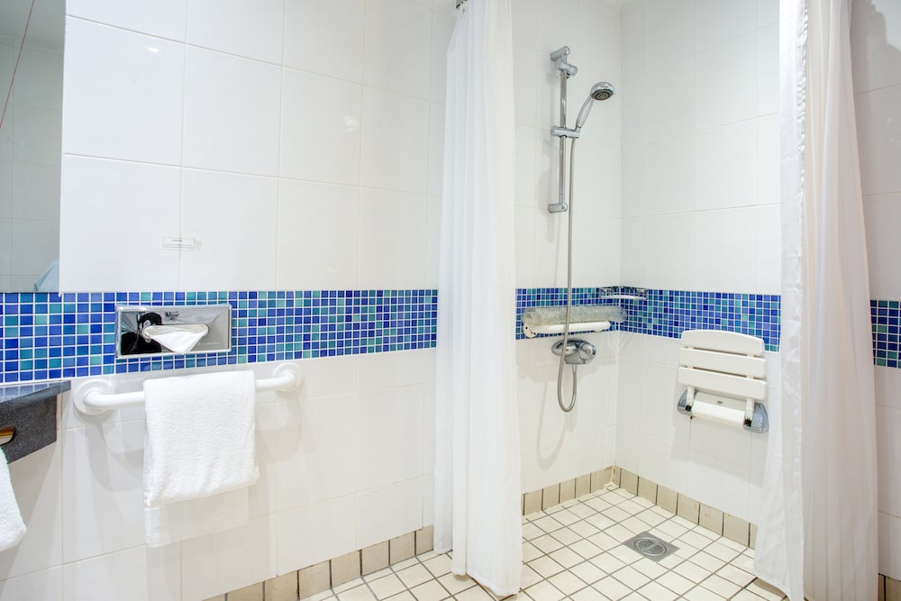 Standard Room, 1 Double Bed, Accessible (with Free Hot Breakfast) - Photo 9