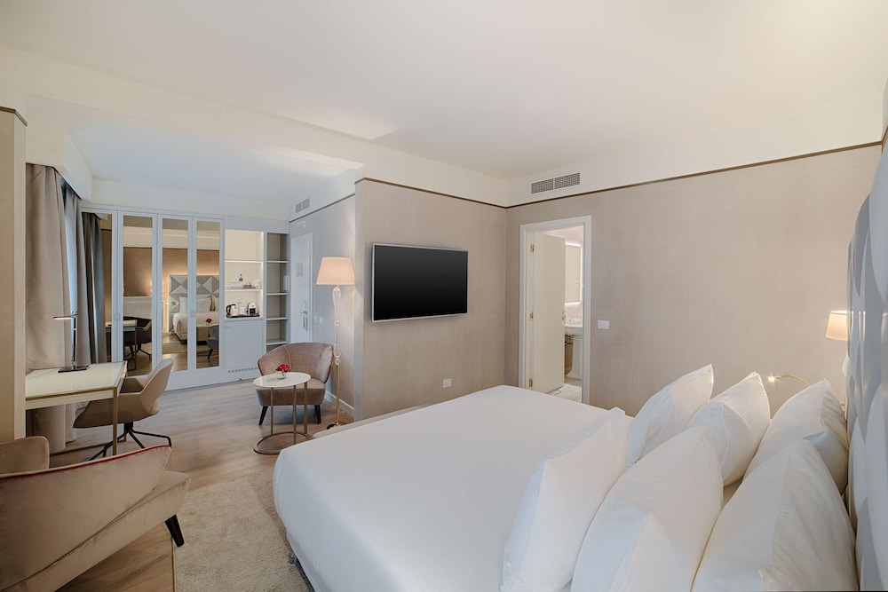 Junior Suite (Extra Bed 3 adults) - Photo 1