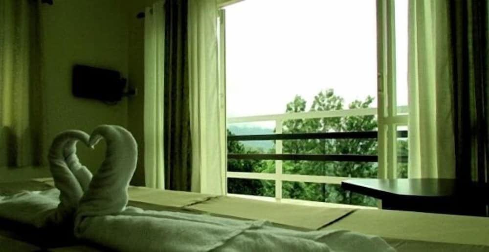 Super Deluxe room With Balcony & Valley view photo 3