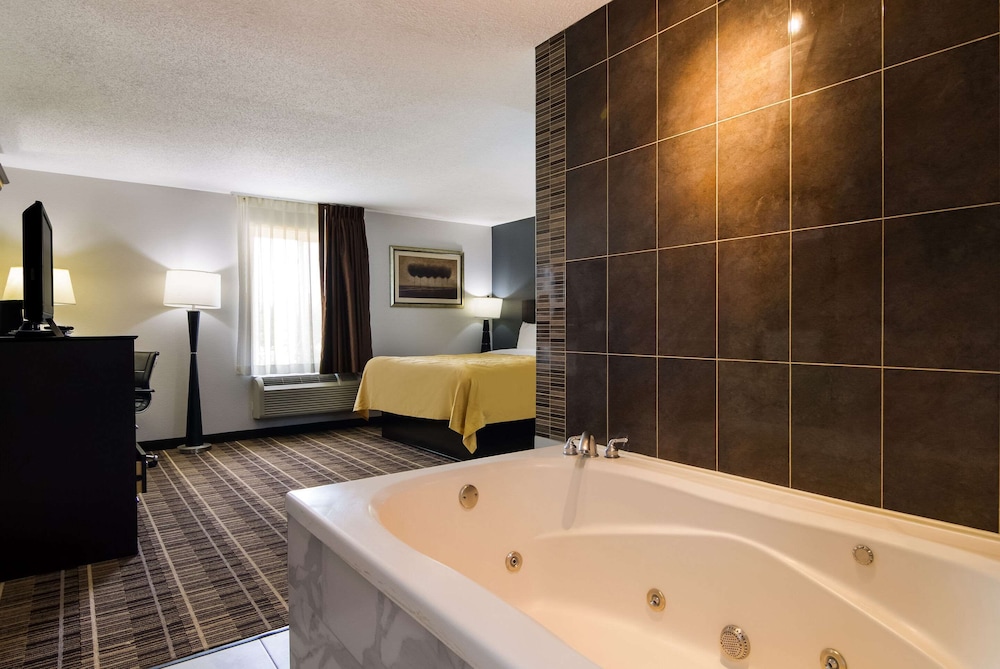 Suite, 1 King Bed, Non Smoking - Photo 1
