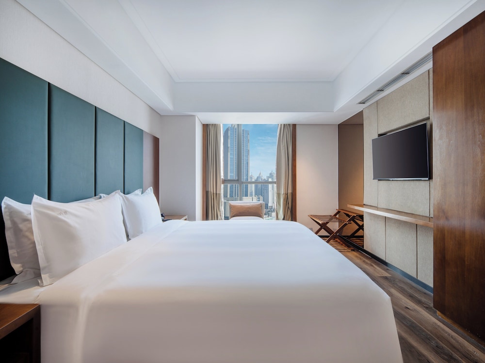 Suite, 1 King Bed, Club Lounge Access - Photo 7