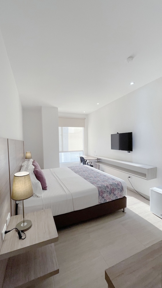 Superior Room, 1 King Bed photo 1