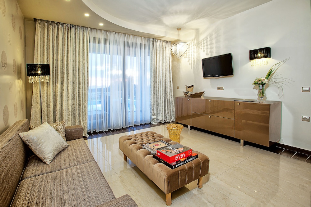 Royal Villa, Private Pool - Photo 4