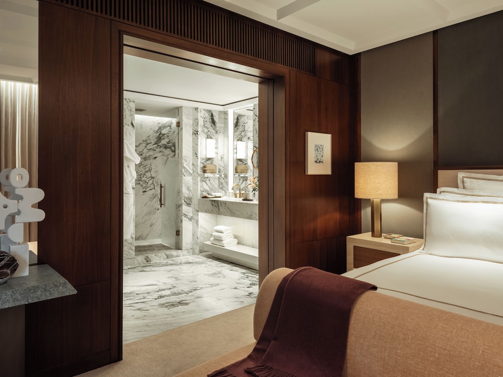 Deluxe Mews Suite