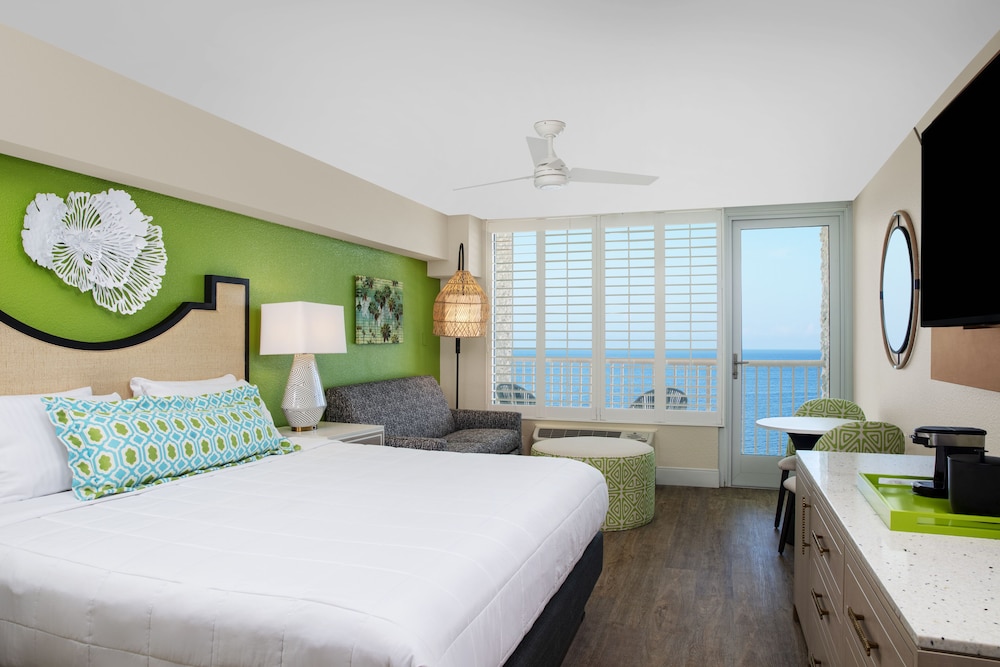 Room, 1 King Bed, Oceanfront photo 1