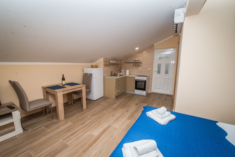 Comfort Studio, 1 Bedroom, Pool View photo 3