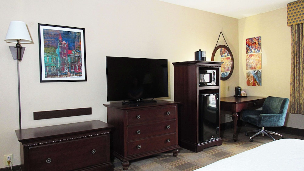 Room, 2 Queen Beds, Accessible, Non Smoking (w/ bathtub) - Photo 3