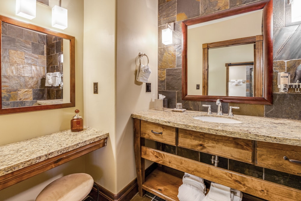 1 Bedroom Hospitality Suite - Photo 5