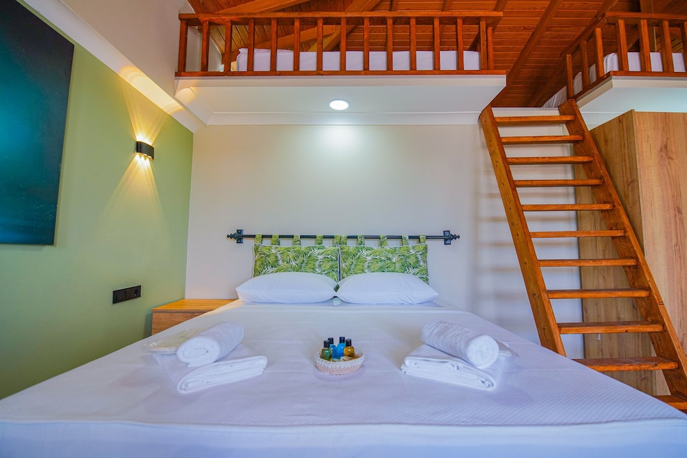 Deluxe Quadruple Room