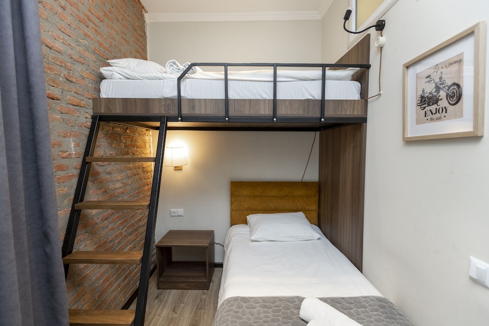 Economy Twin Room photo 2