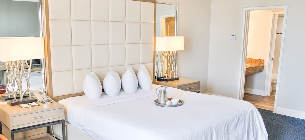 Room, 1 King Bed, Accessible, Non Smoking (Bathtub) - Photo 3