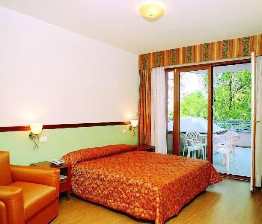 Double Room - Photo 12