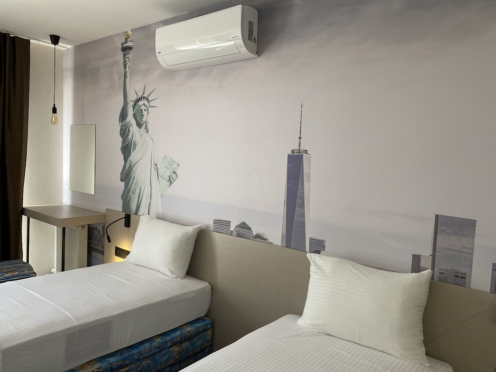 Standard Room thumbnail 6